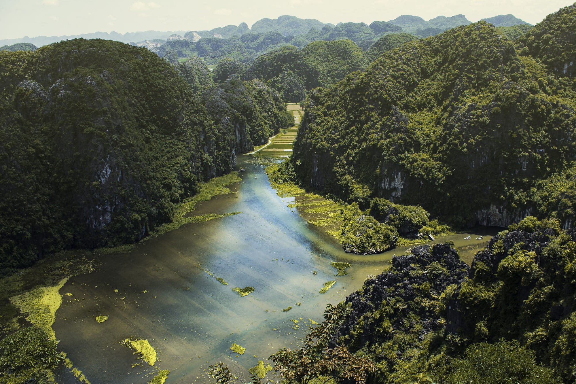 ninh binh nhu chon bong lai qua ong kinh cua nhiep anh gia quoc te