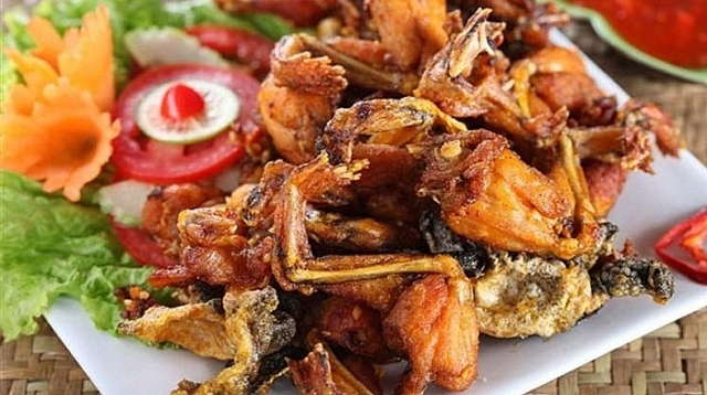 6 mon la dac san thuong dung cua dan viet du khach thi tranh xa