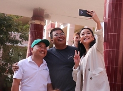 nhan tai goc viet thanh danh tren dat my van khong quen nguon coi