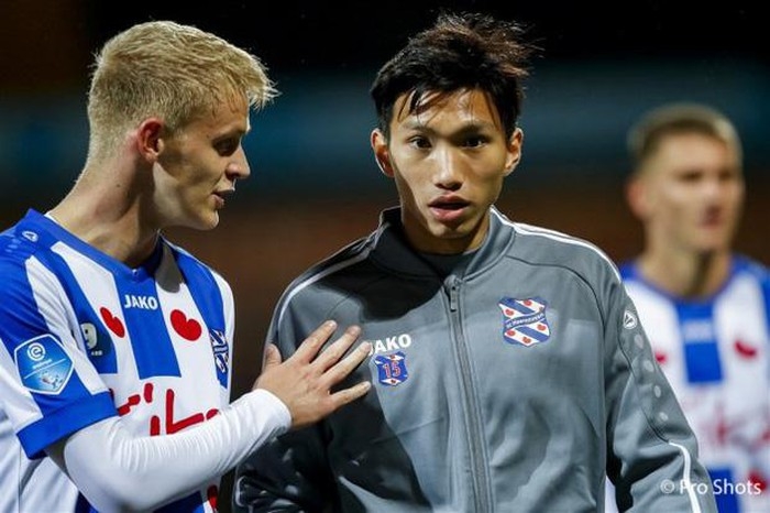 Vì sao CLB Heerenveen để Văn Hậu ngồi dự bị dù vinh danh tại Hà Lan?