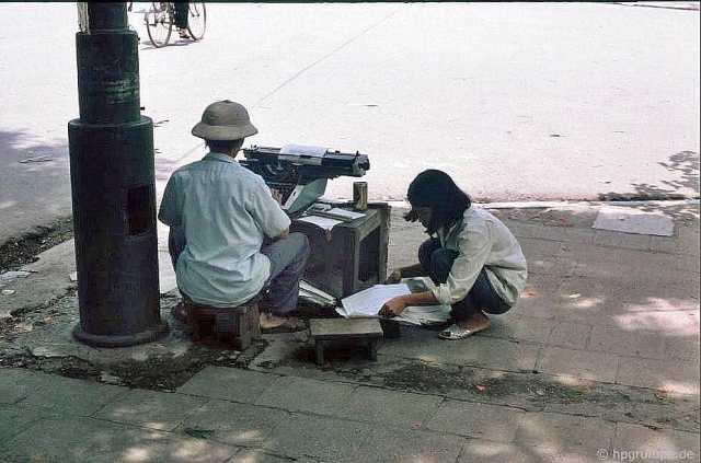 nhip song ha noi nhung nam 90 qua ong kinh cua nhiep anh gia nguoi duc