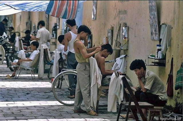nhip song ha noi nhung nam 90 qua ong kinh cua nhiep anh gia nguoi duc
