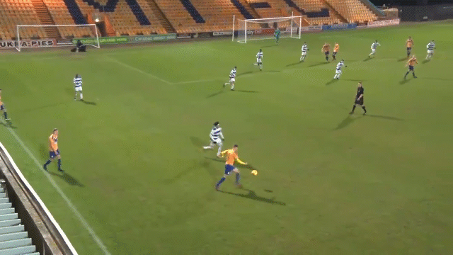 video cau thu sut cho vui ai ngo ghi ban thang khong tuong