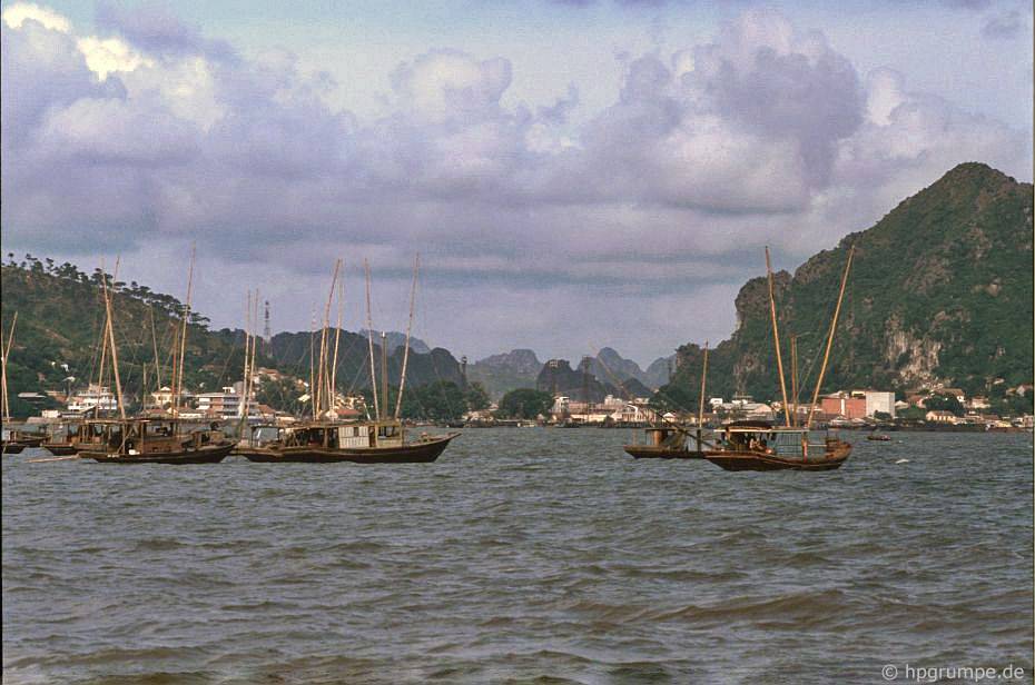 chum anh mau hiem co ve vinh ha long nhung nam 90