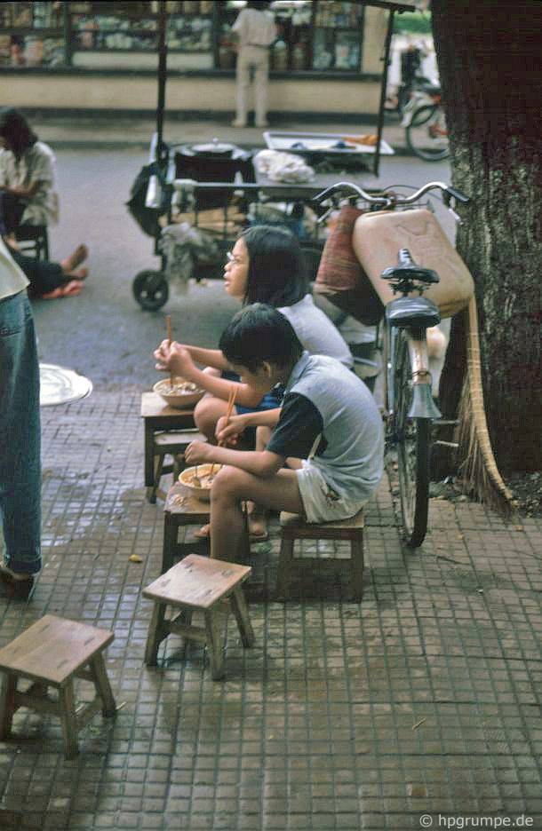 chum anh hiem co kho tim ve mot sai gon ruc ro nhung nam 90