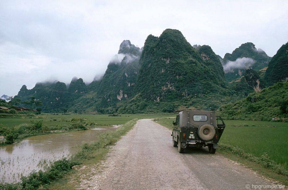 chum anh ve dep hoang so cua cao bang nhung nam 90 qua ong kinh cua nhiep anh gia duc