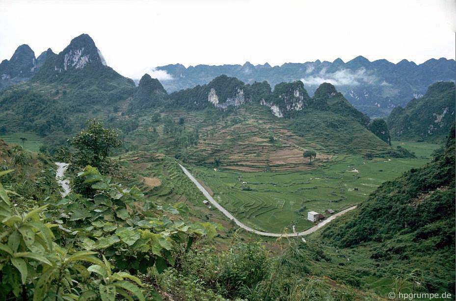 chum anh ve dep hoang so cua cao bang nhung nam 90 qua ong kinh cua nhiep anh gia duc