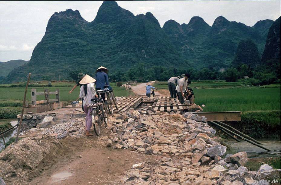 chum anh ve dep hoang so cua cao bang nhung nam 90 qua ong kinh cua nhiep anh gia duc