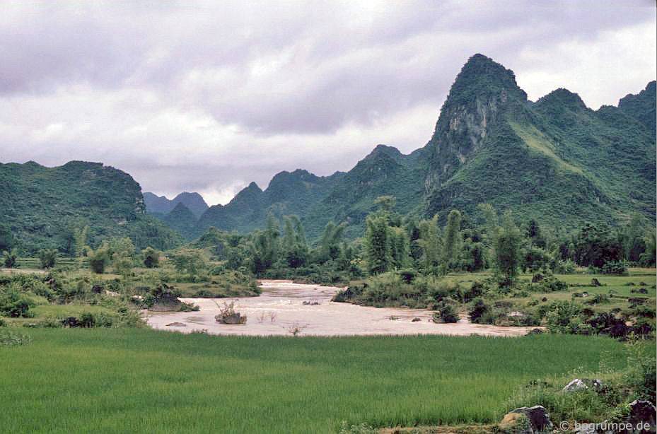 chum anh ve dep hoang so cua cao bang nhung nam 90 qua ong kinh cua nhiep anh gia duc