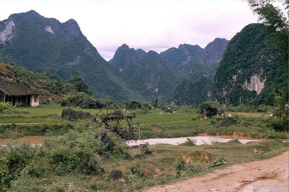 chum anh ve dep hoang so cua cao bang nhung nam 90 qua ong kinh cua nhiep anh gia duc