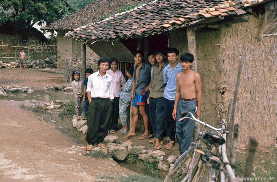 chum anh ve dep hoang so cua cao bang nhung nam 90 qua ong kinh cua nhiep anh gia duc
