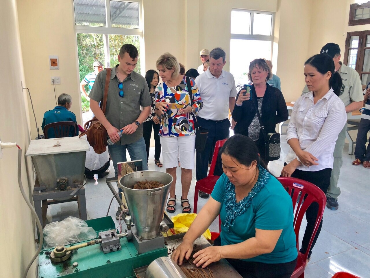 dove fund tai tro hon 200 trieu xay nha lam viec cho nguoi khuyet tat