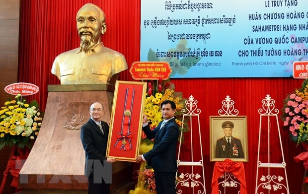 co thieu tuong hoang the thien nguoi nuoc ngoai dau tien duoc campuchia truy tang huan chuong hoang gia hang nhat