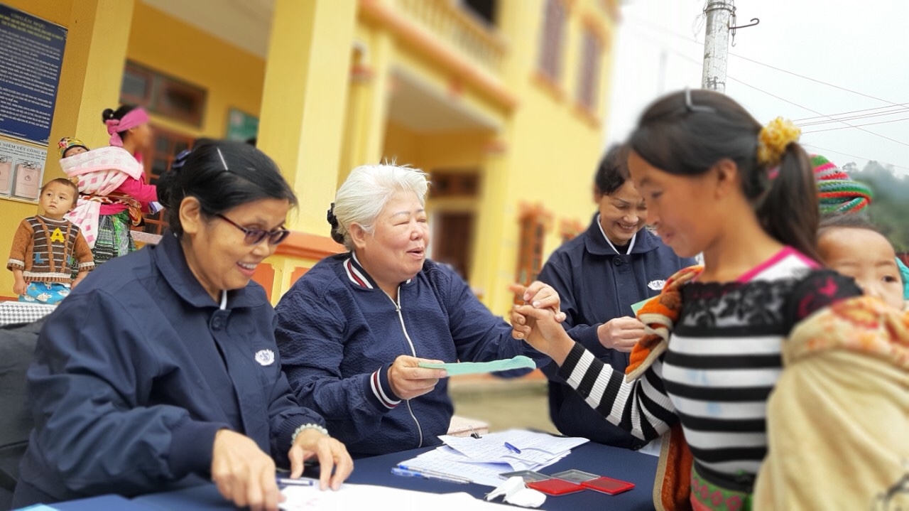 tzu chi trao 500 suat qua cho gia dinh co hoan canh kho khan tai tram tau tinh yen bai