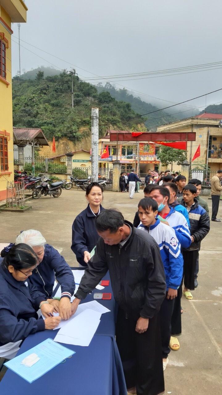 tzu chi trao 500 suat qua cho gia dinh co hoan canh kho khan tai tram tau tinh yen bai