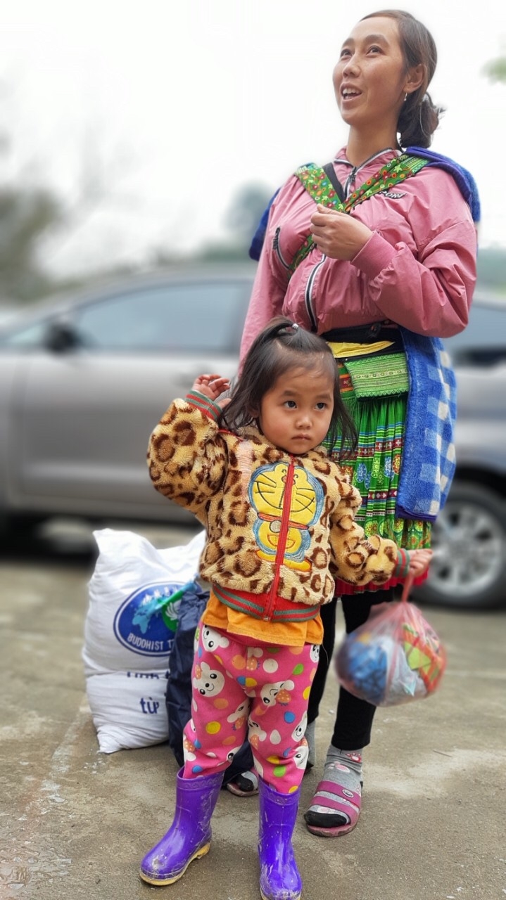 tzu chi trao 500 suat qua cho gia dinh co hoan canh kho khan tai tram tau tinh yen bai