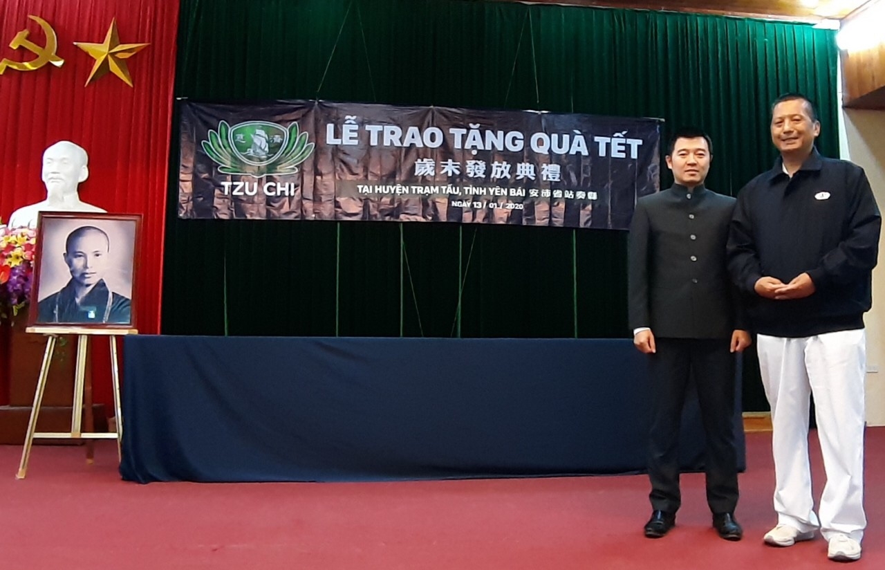 tzu chi trao 500 suat qua cho gia dinh co hoan canh kho khan tai tram tau tinh yen bai