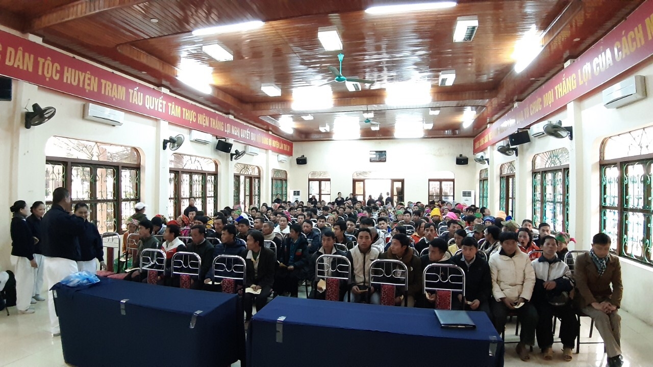 tzu chi trao 500 suat qua cho gia dinh co hoan canh kho khan tai tram tau tinh yen bai