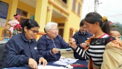 yen bai trao tang bang khen cho 2 tinh nguyen vien jica nhat ban