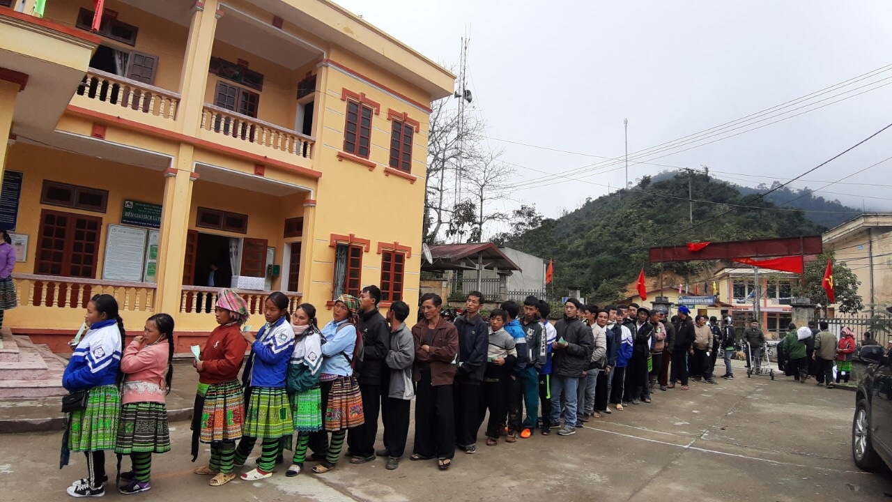 tzu chi trao 500 suat qua cho gia dinh co hoan canh kho khan tai tram tau tinh yen bai
