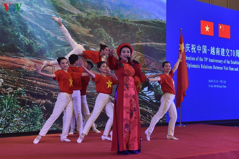 Kỷ niệm 70 năm ngày thiết lập quan hệ ngoại giao Việt Nam – Trung Quốc tại Bắc Kinh phat huy truyen thong 70 nam vua la dong chi vua la anh em viet nam trung quoc