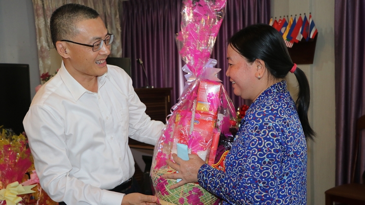 chung tay xay lai nha cho 3 gia dinh campuchia goc viet gap hoa hoan
