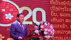 ca si tho nhi ky hat tieng viet ngoi ca hoa binh trong mv quay tai ha noi