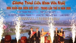 ca si tho nhi ky hat tieng viet ngoi ca hoa binh trong mv quay tai ha noi