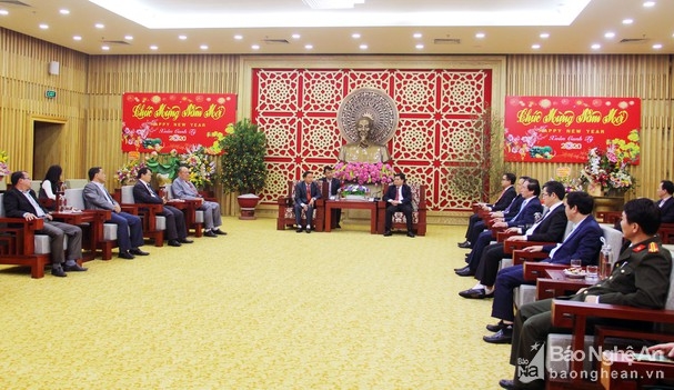 Đại diện các tỉnh Lào chúc mừng năm mới tỉnh Nghệ An dai dien cac tinh lao chuc tet lanh dao tinh nghe an