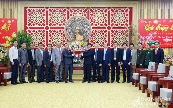 Đại diện các tỉnh Lào chúc mừng năm mới tỉnh Nghệ An dai dien cac tinh lao chuc tet lanh dao tinh nghe an