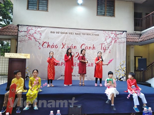 hang tram nguoi viet tai malaysia mung xuan canh ty 2020