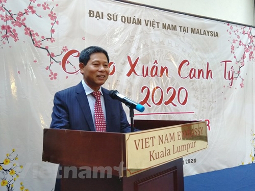 hang tram nguoi viet tai malaysia mung xuan canh ty 2020