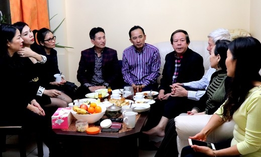 hoi nguoi viet nam tai ba lan den tham va chuc tet cac can bo lao thanh