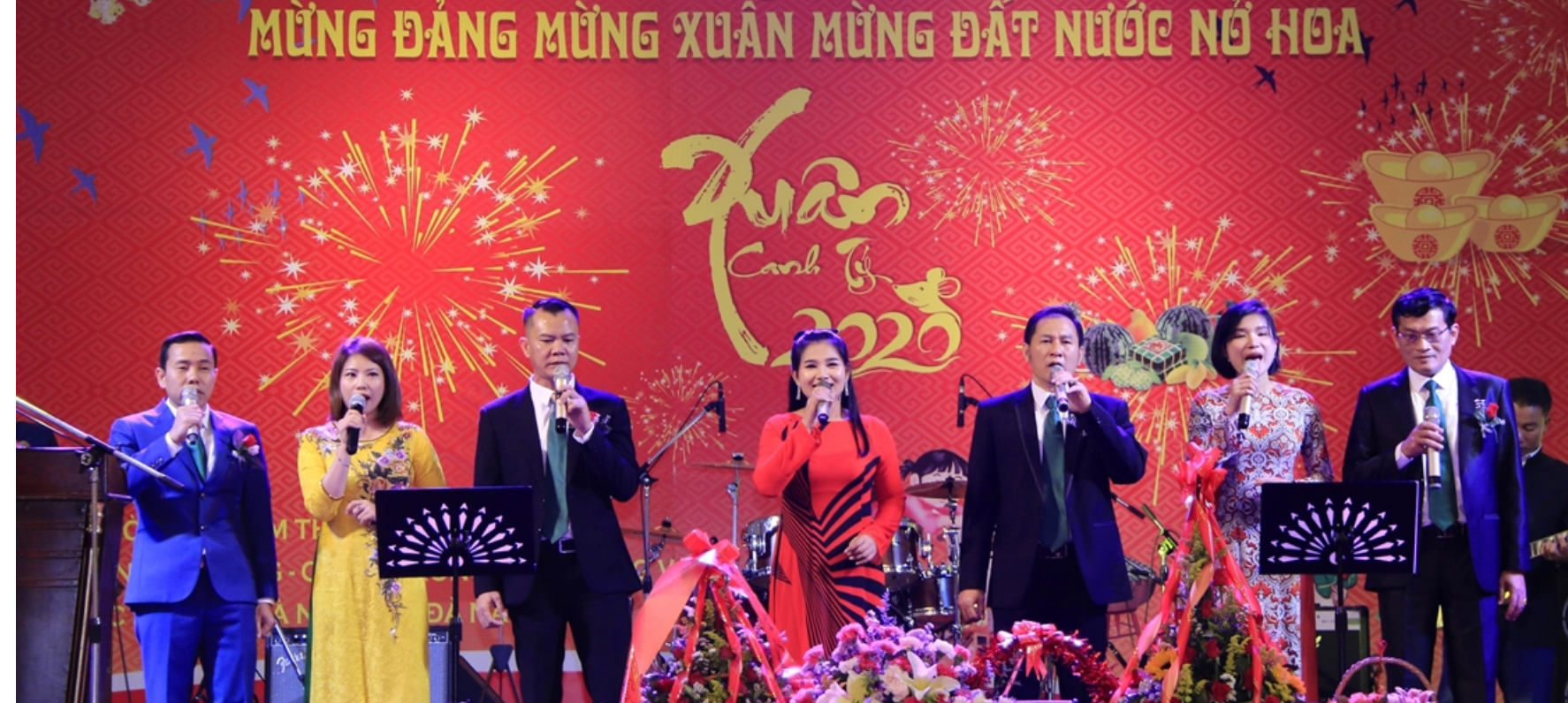 tet cong dong nguoi viet nam tai lao mung dang mung xuan mung dat nuoc no hoa