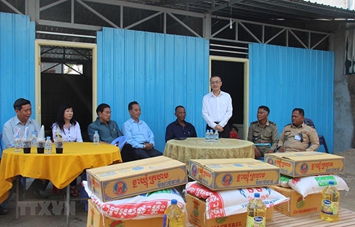 chung tay xay lai nha cho 3 gia dinh campuchia goc viet gap hoa hoan