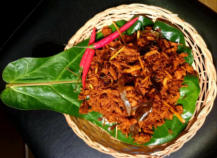 me viet tai latvia hon 10 nam luu giu tet cho con