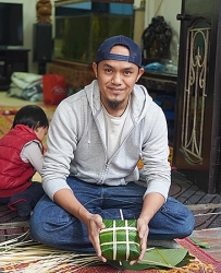 Chàng rể Malaysia vì yêu vợ Việt nên yêu cả văn hoá Việt Nam
