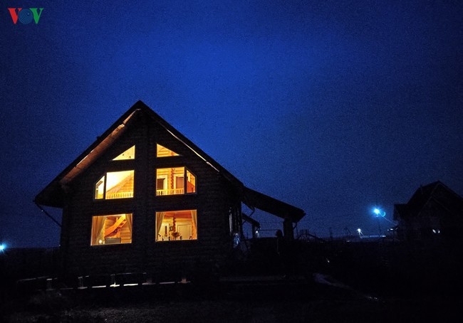 nu giang vien nga goc viet hon 20 nam don tet xa nha