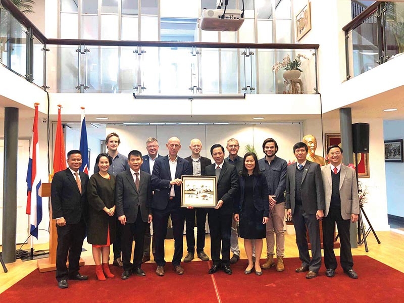 adrianus spijkers nguoi ha lam coi viet nam la que huong thu hai cua minh