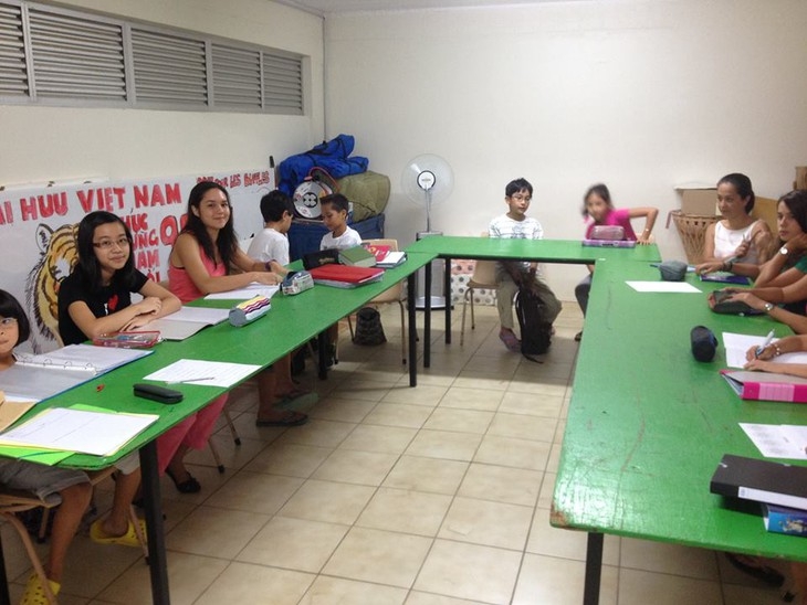 tre em viet duoc hoc sach giao khoa tieng viet chinh quy tai nouvelle caledonie