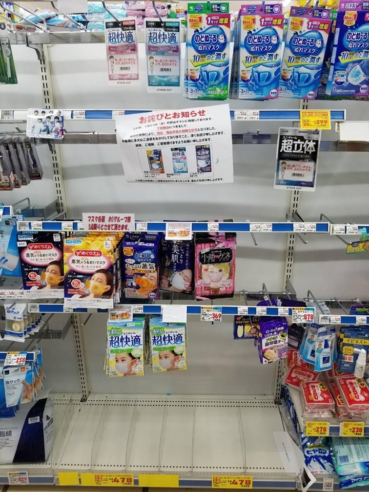 lo ngai virus corona lan rong khau trang dong loat chay hang tai cac sieu thi nhat ban