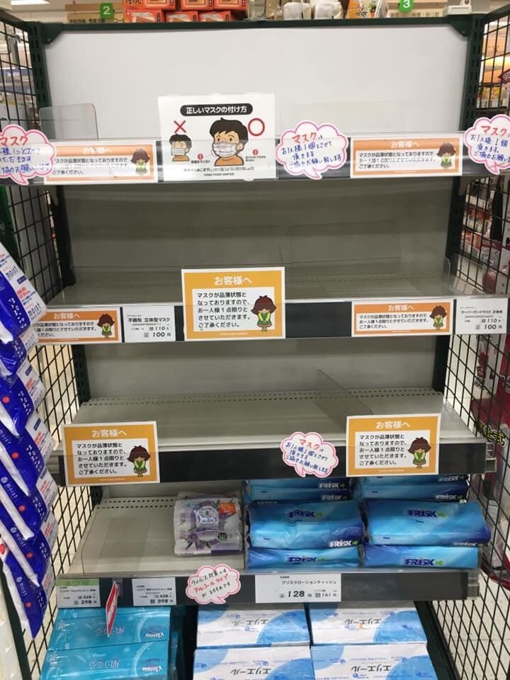 lo ngai virus corona lan rong khau trang dong loat chay hang tai cac sieu thi nhat ban