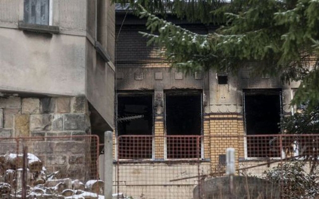 10000 korun duoc cong dong nguoi viet tai sec chung tay ung ho nan nhan hoa hoan o vejprty