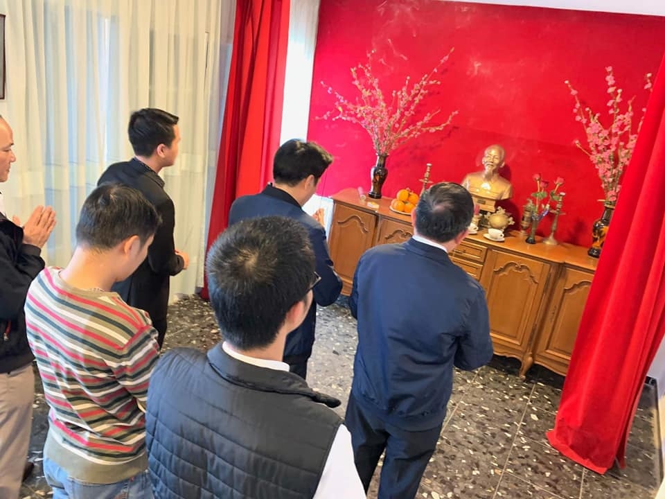 dai su quan viet nam tai angieria tin tuong vung chac vao su lanh dao cua dang