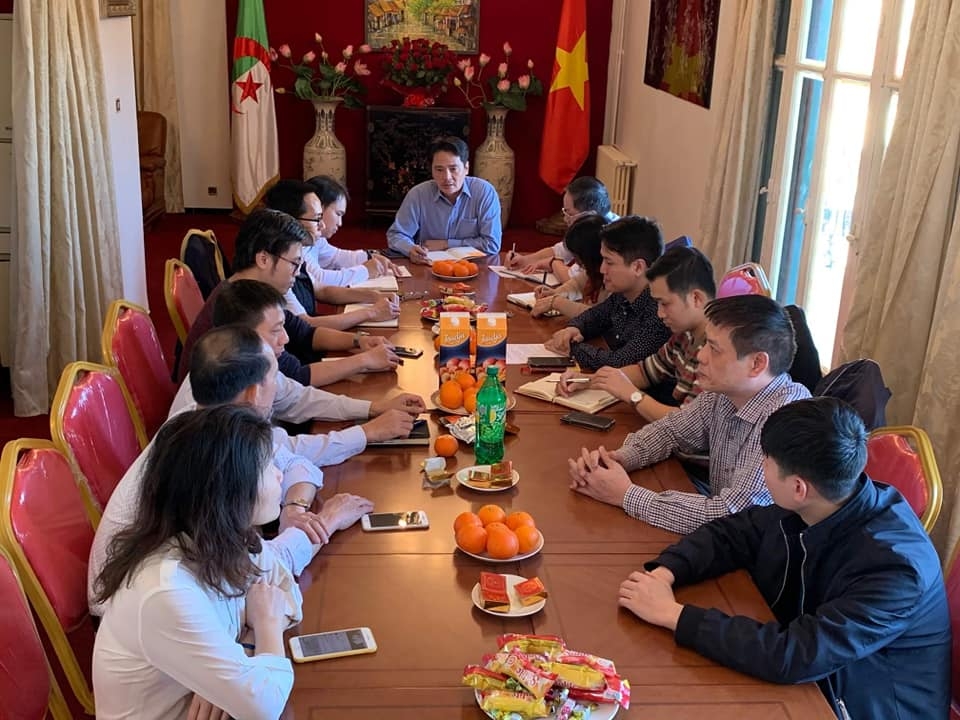 dai su quan viet nam tai angieria tin tuong vung chac vao su lanh dao cua dang