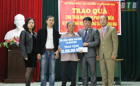 Trao 25 triệu đồng cho thân nhân gia đình nạn nhân gặp tai nạn tại Liên bang Nga trao 25 trieu dong cho than nhan gia dinh nan nhan gap tai nan tai lien bang nga