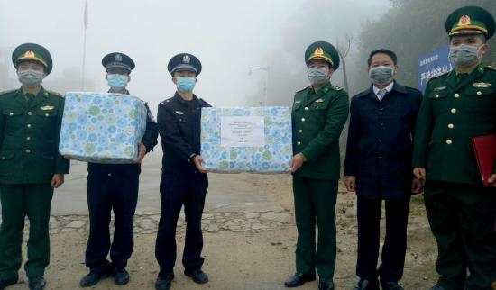quang ninh cung cac tinh mien nui phia bac tai tro gan 20000 khau trang cho trung quoc