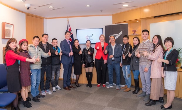 Công dân Hồ Tú Anh chiến thắng cuộc thi thiết kế logo quan hệ ngoại giao giữa New Zealand và Việt Nam cong dan ho tu anh chien thang cuoc thi thiet ke logo quan he ngoai giao giua new zealand va viet nam