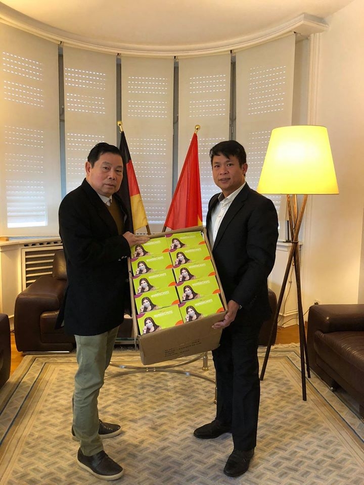 Cộng đồng người Việt tại Đức quyên góp 16.000 khẩu trang gửi về quê hương cong dong nguoi viet tai duc quyen gop 16000 khau trang gui ve que huong