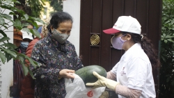 dai su nha nuoc qatar tai viet nam trao 100 trieu dong qua tang cho trung tam bao tro xa hoi 3 ha noi